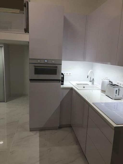 Colton West Deluxe Apartment บูดาเปสต์ ภายนอก รูปภาพ